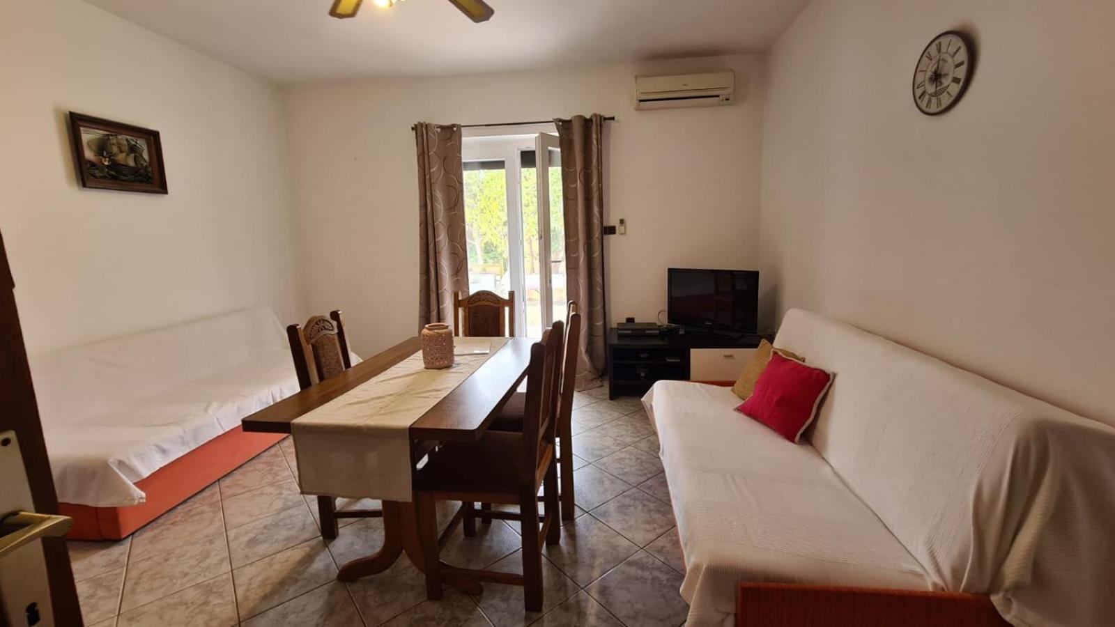 Apartmani Jelena Petrcane Rom bilde